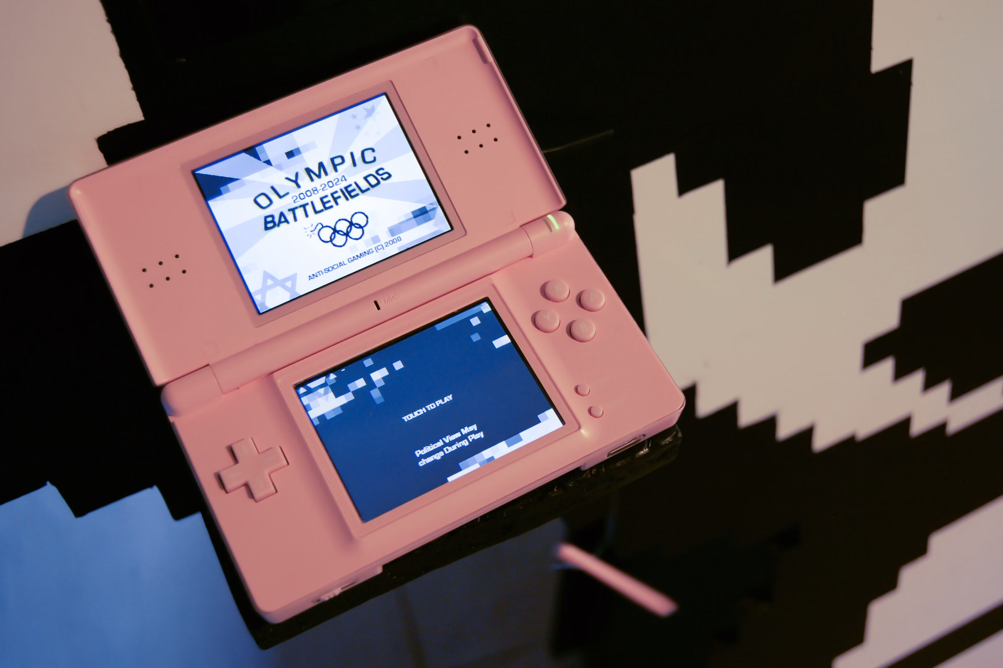 Playsureveillance closeup Nintendo DS lite